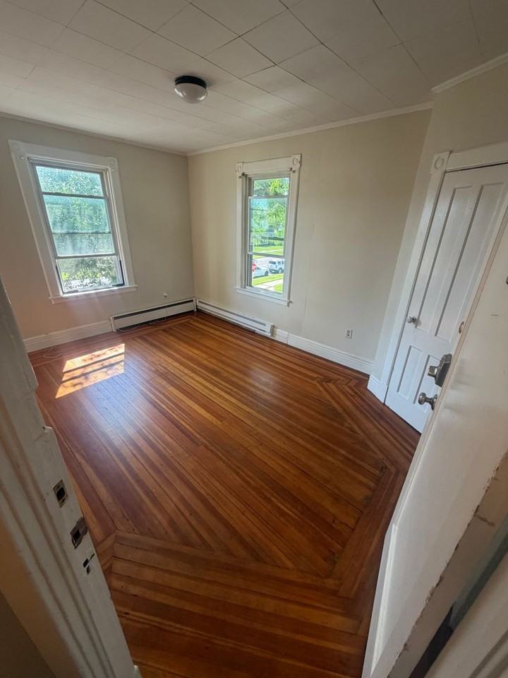 282 Manning Blvd - Photo 2 of 7