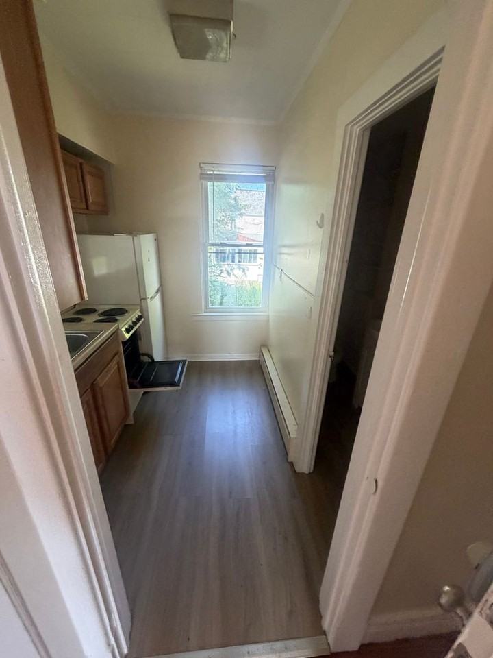282 Manning Blvd - Photo 3 of 7