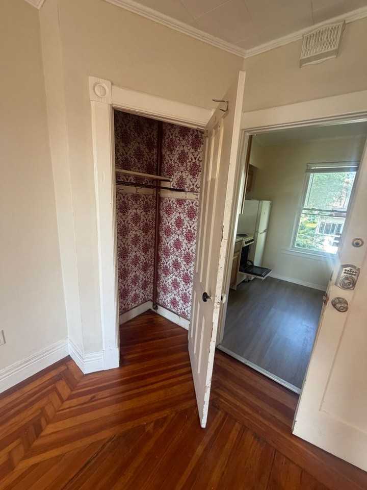 282 Manning Blvd - Photo 7 of 7