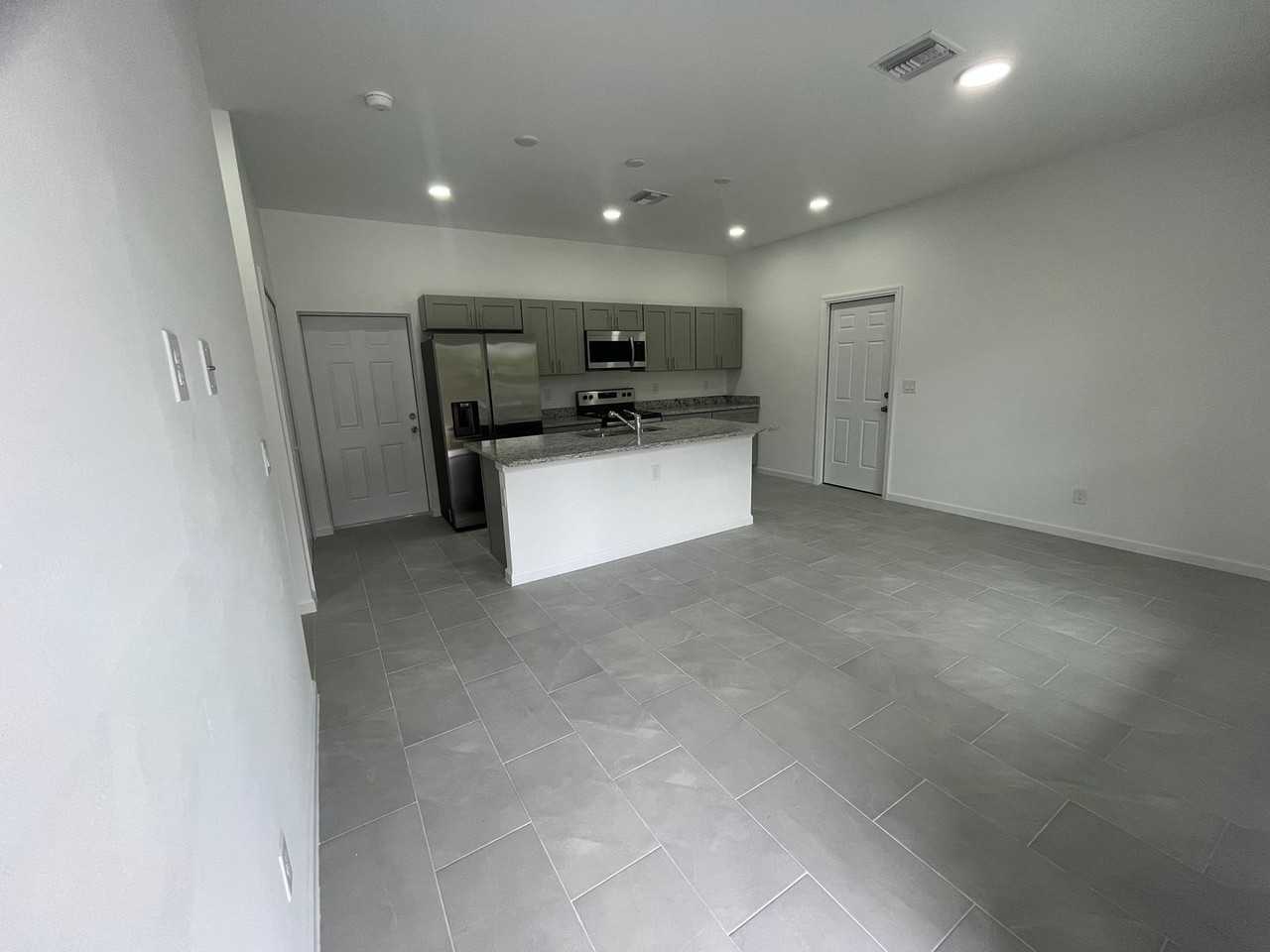 4605 Karen Ave N - Photo 3 of 12