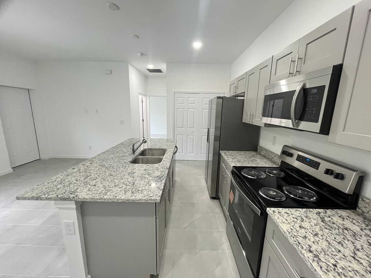 4605 Karen Ave N - Photo 6 of 12