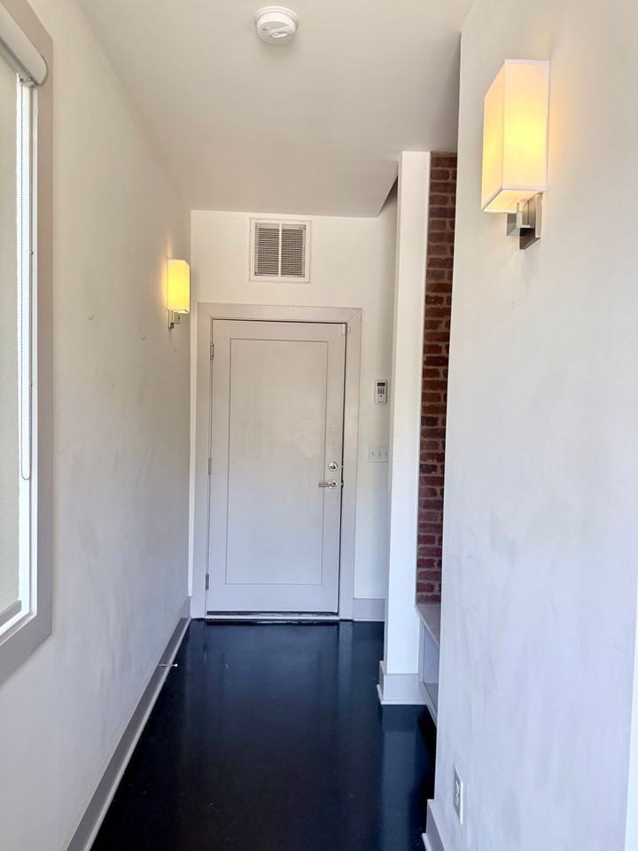 1117 Summit Ave - Photo 3 of 34