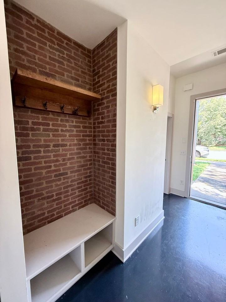 1117 Summit Ave - Photo 4 of 34