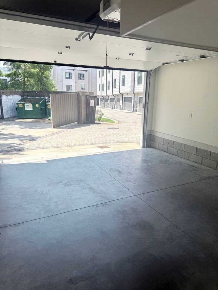 1117 Summit Ave - Photo 6 of 34