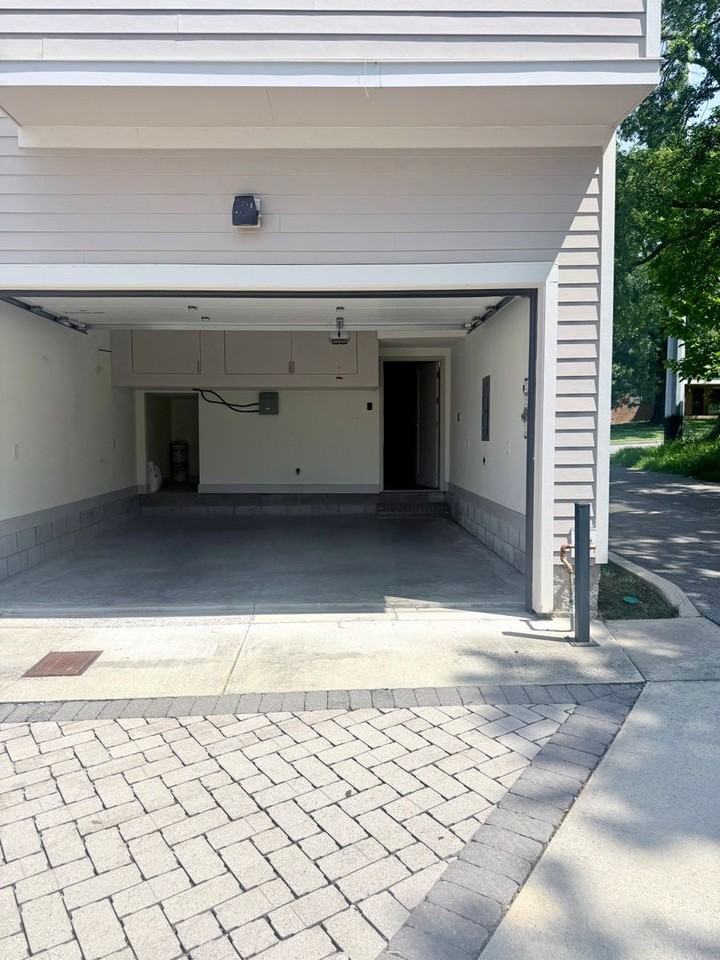 1117 Summit Ave - Photo 7 of 34