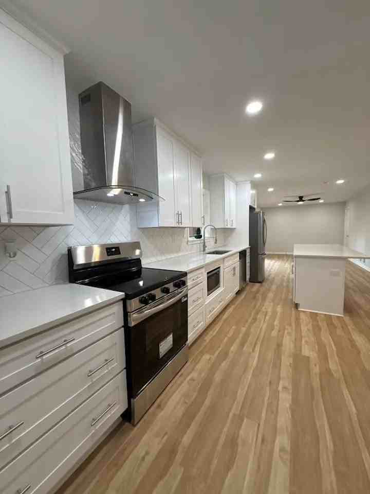 2407 Summerland Dr - Photo 2 of 18