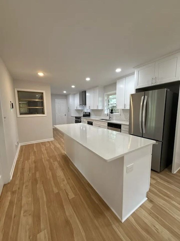2407 Summerland Dr - Photo 3 of 18