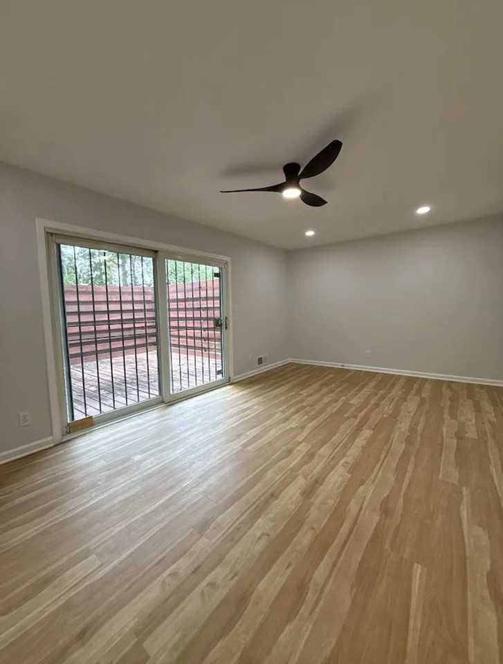 2407 Summerland Dr - Photo 6 of 18