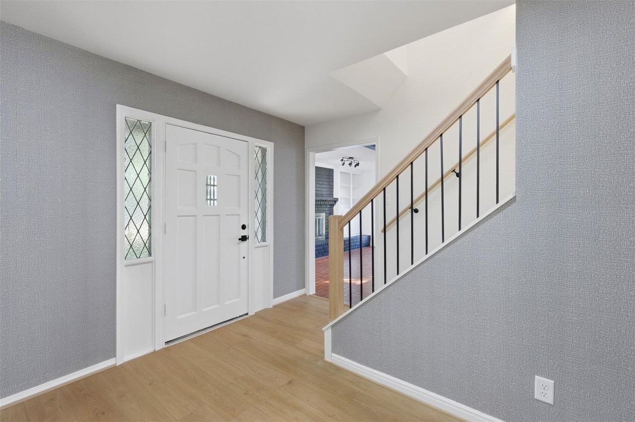3930 Cypress Hill Dr - Photo 4 of 27