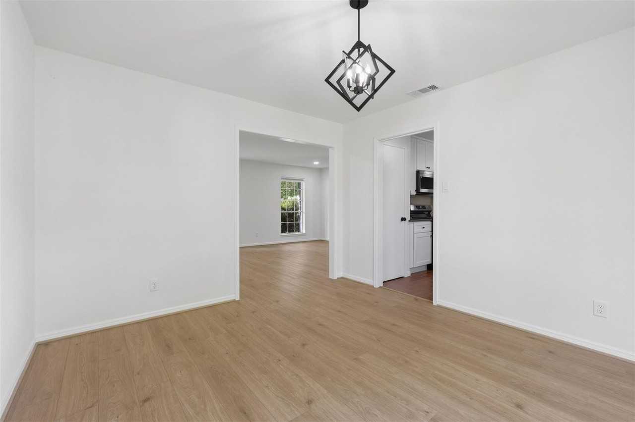 3930 Cypress Hill Dr - Photo 6 of 27