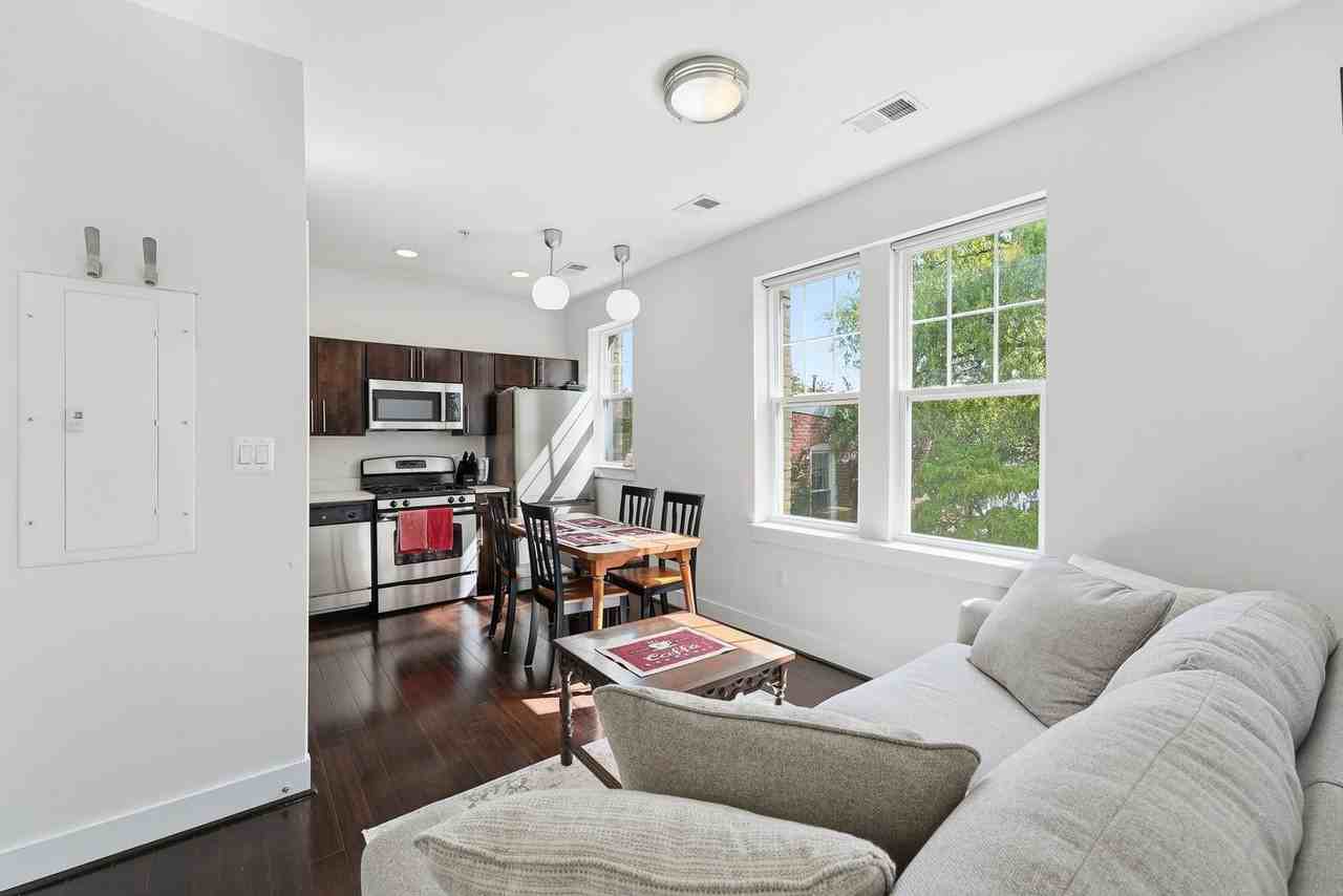 315 G St Ne #306 - Photo 3 of 15