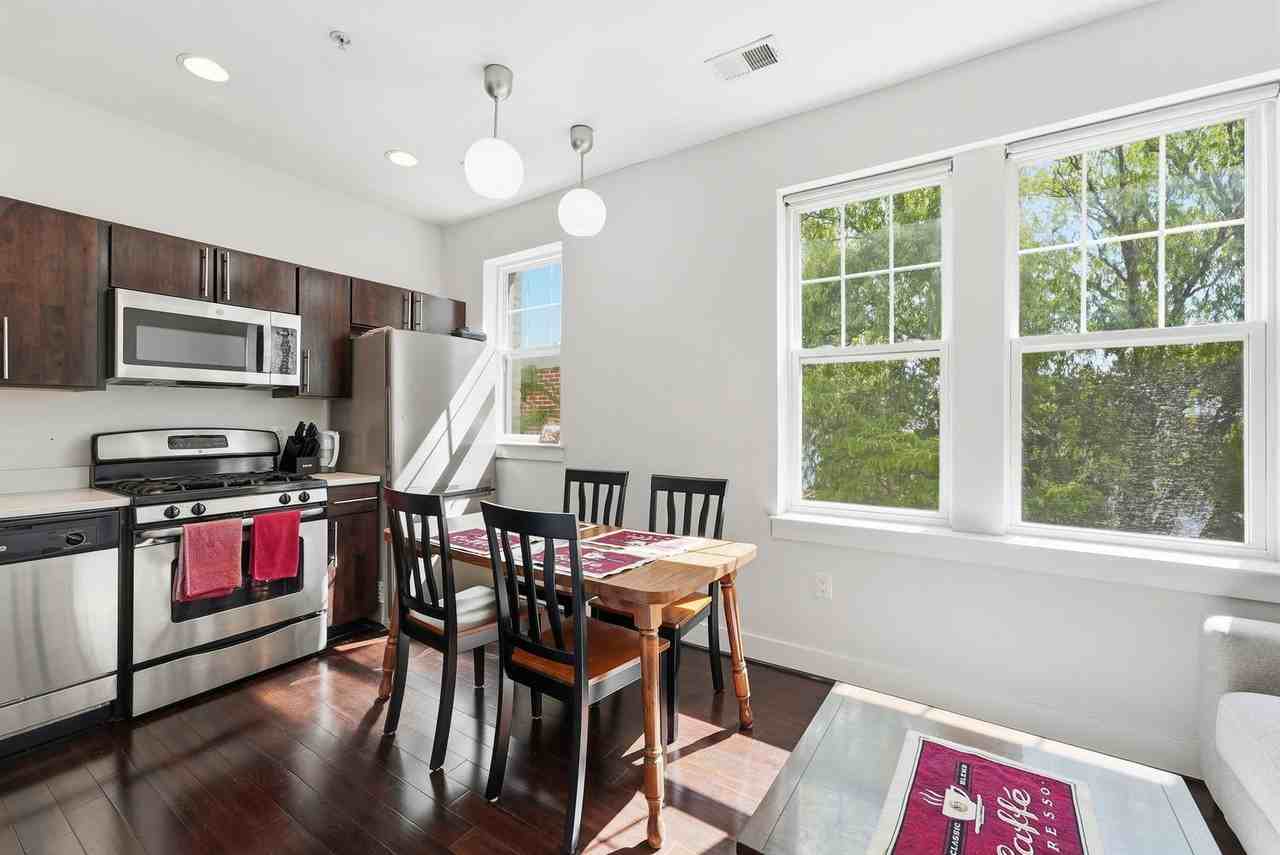 315 G St Ne #306 - Photo 4 of 15