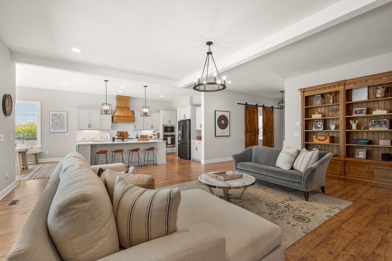 210 Lookout Rdg - Photo 7 of 42