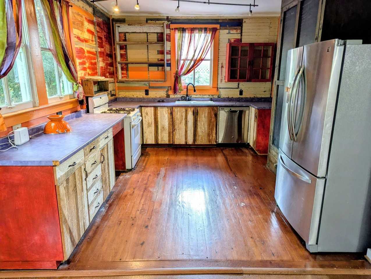 321 Elizabeth Ave - Photo 7 of 21