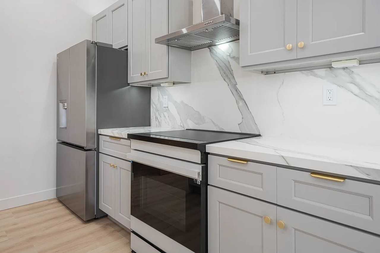 987 Harcourt Ave - Photo 4 of 24