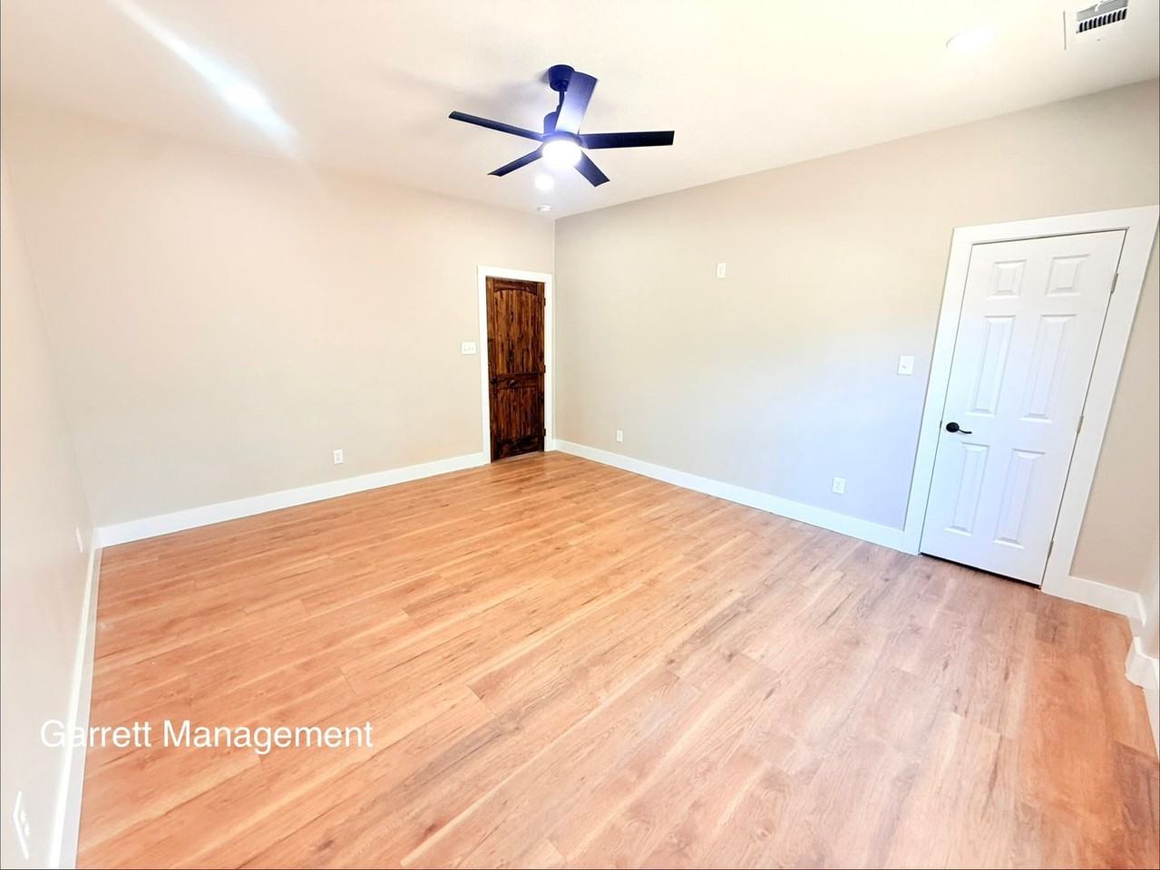 505 W Avenue C - Photo 5 of 9