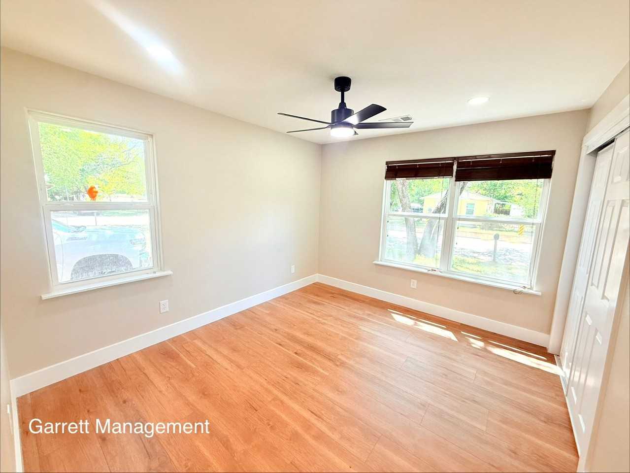 505 W Avenue C - Photo 7 of 9