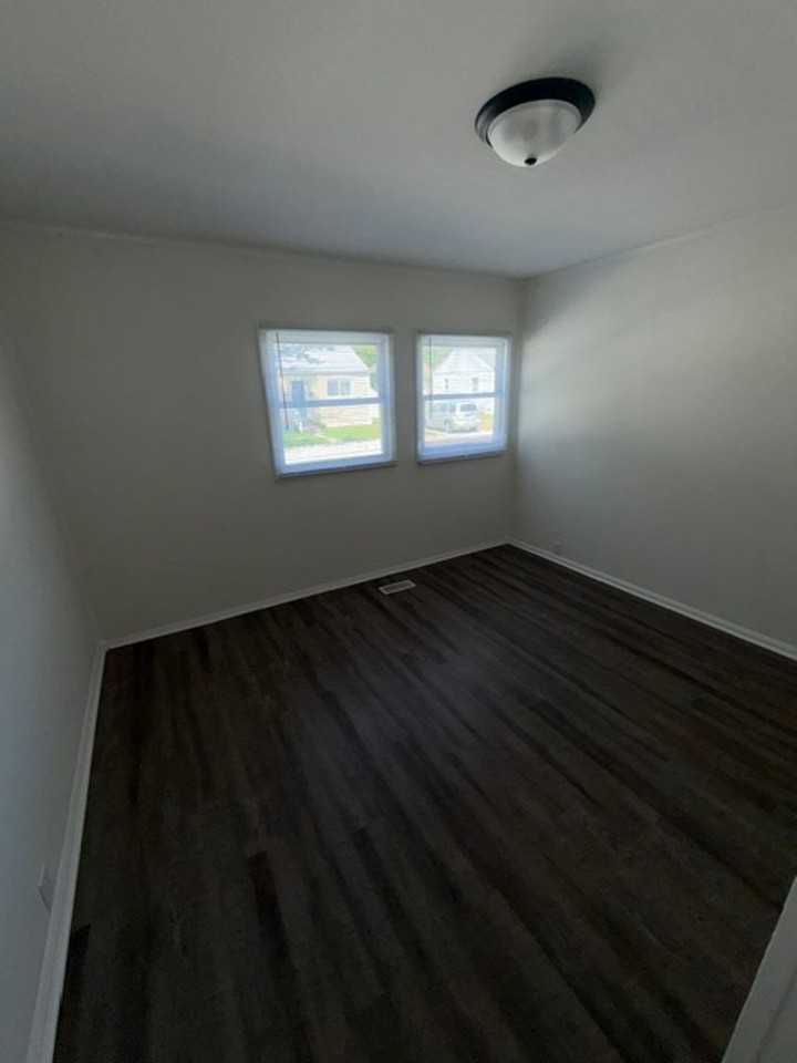 2423 N Kerth Ave - Photo 5 of 6
