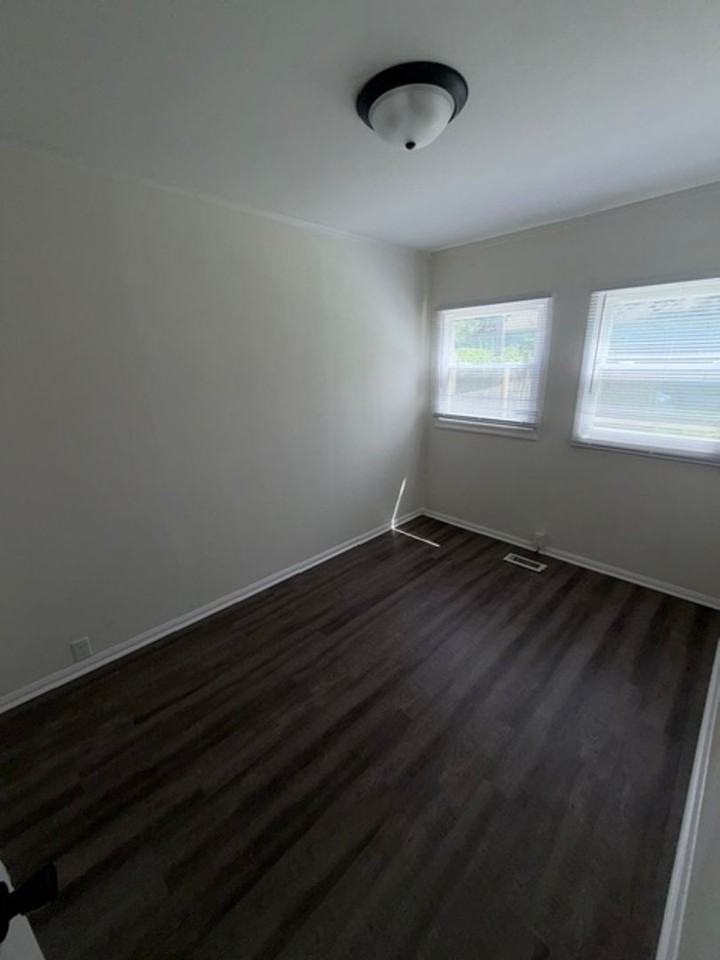 2423 N Kerth Ave - Photo 6 of 6