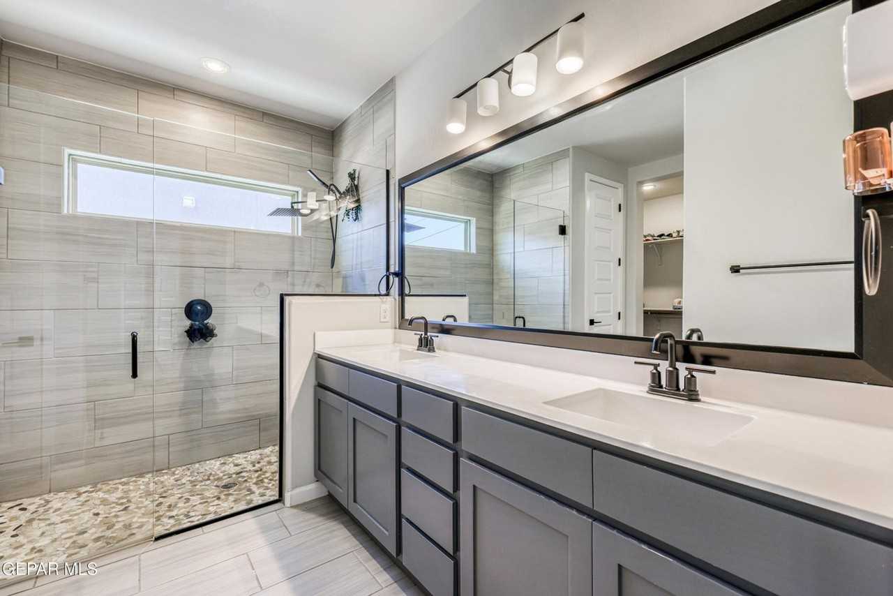 12844 Haxby Ct - Photo 4 of 46