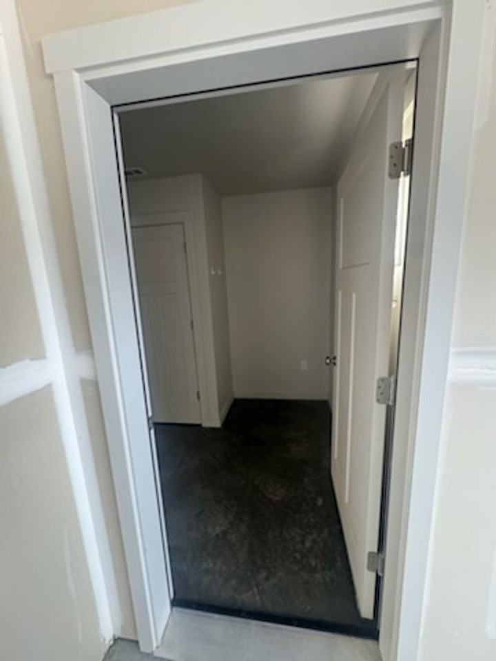 670 Tinley St - Photo 2 of 22