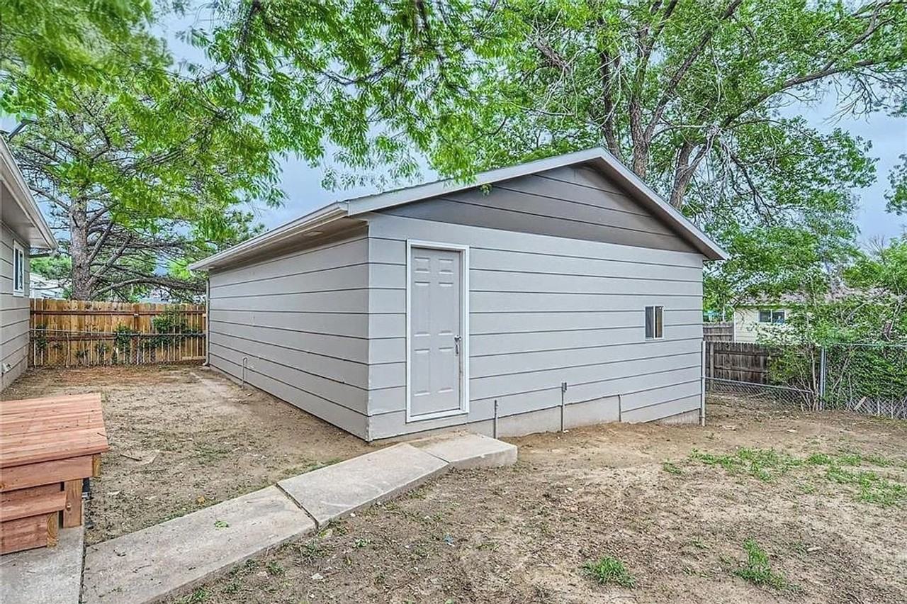 1603 Carmel Dr - Photo 3 of 19