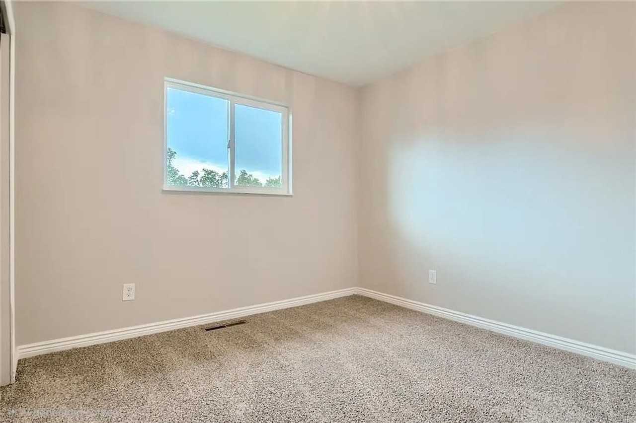 1603 Carmel Dr - Photo 4 of 19