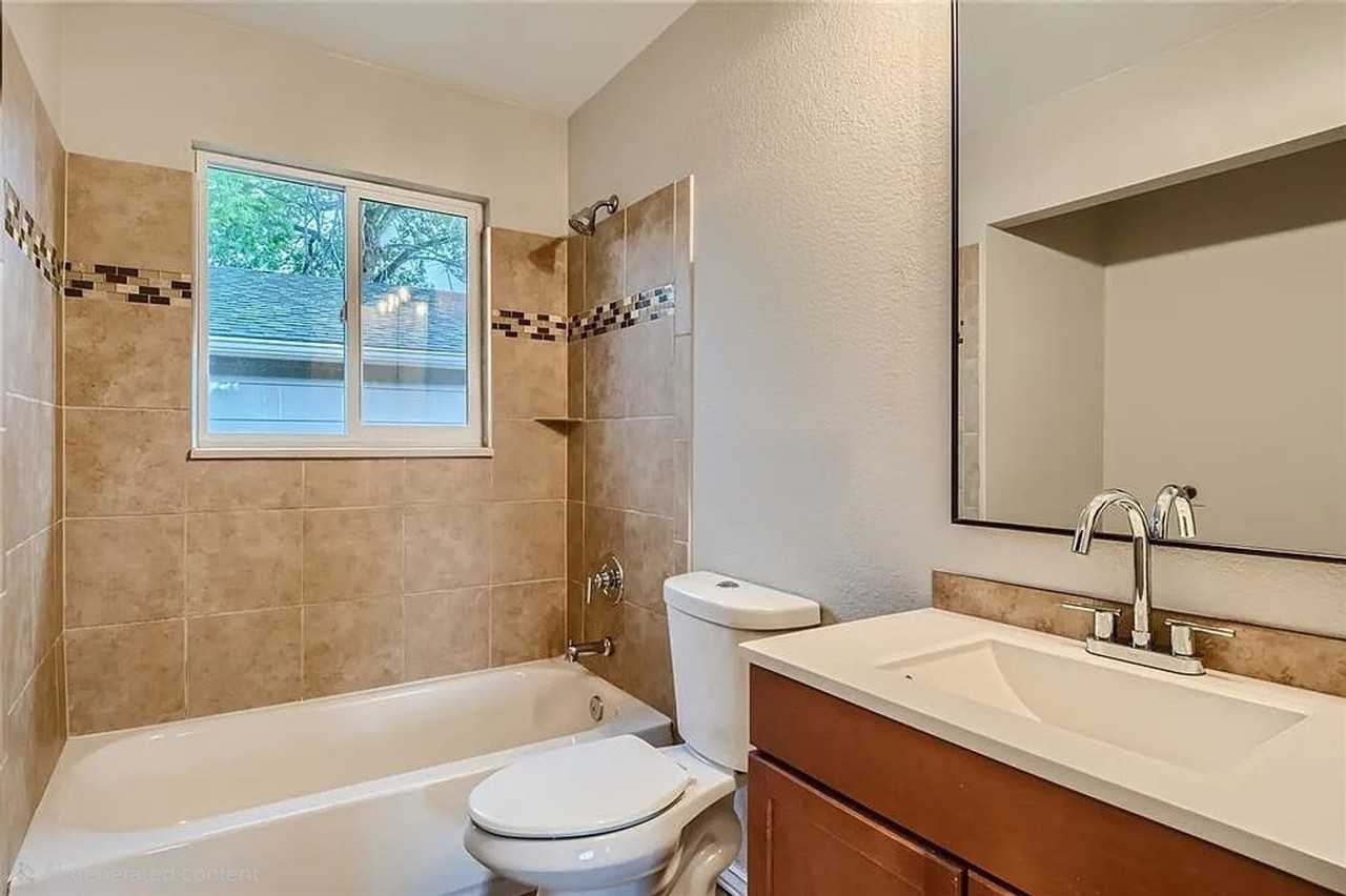 1603 Carmel Dr - Photo 7 of 19
