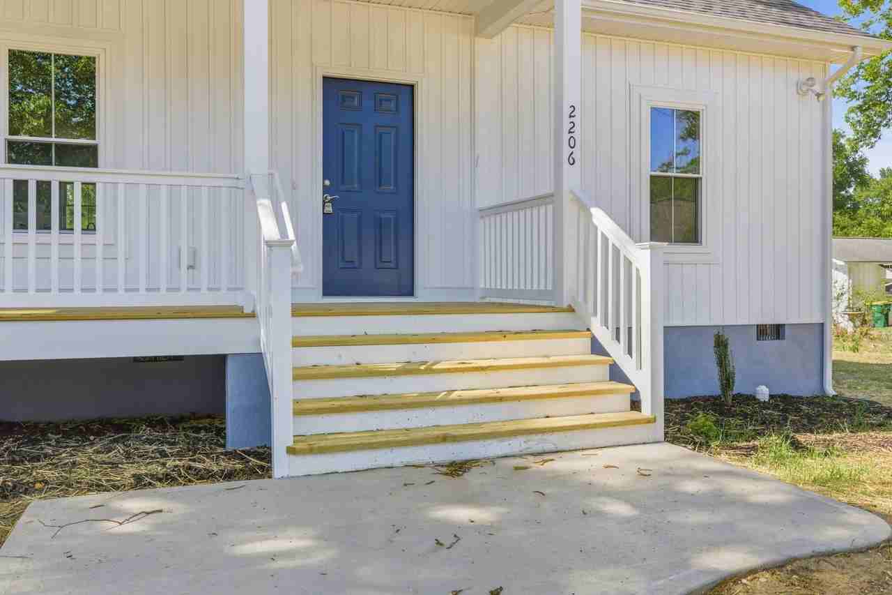 2206 Grant St - Photo 4 of 27