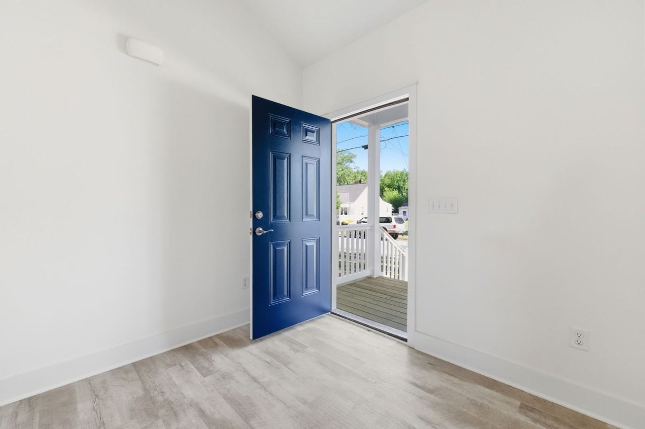 2206 Grant St - Photo 5 of 27