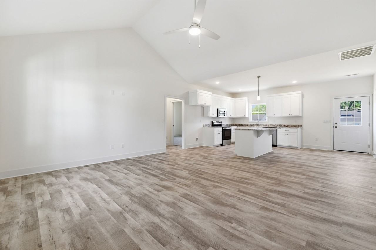 2206 Grant St - Photo 6 of 27