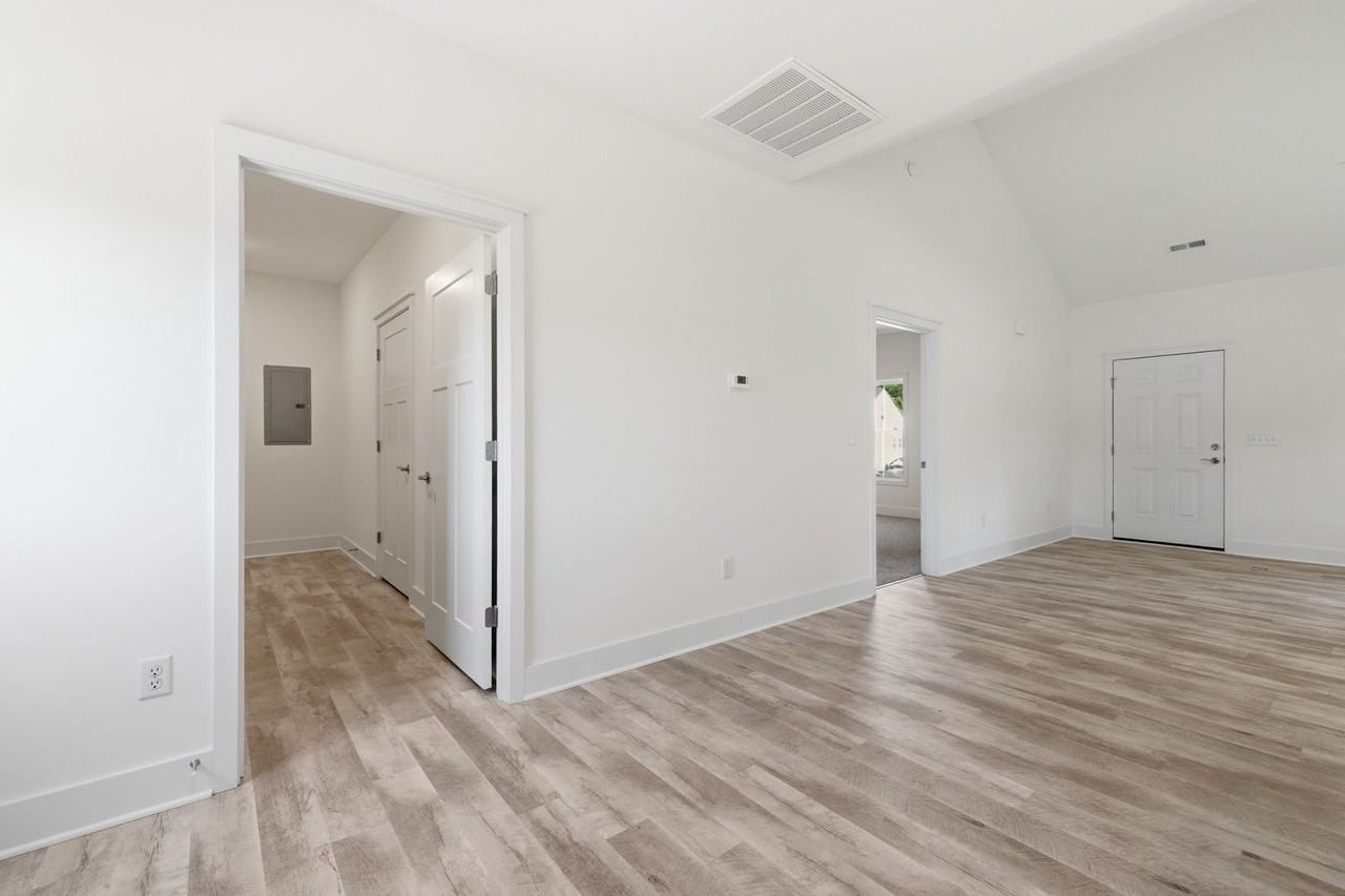 2206 Grant St - Photo 7 of 27