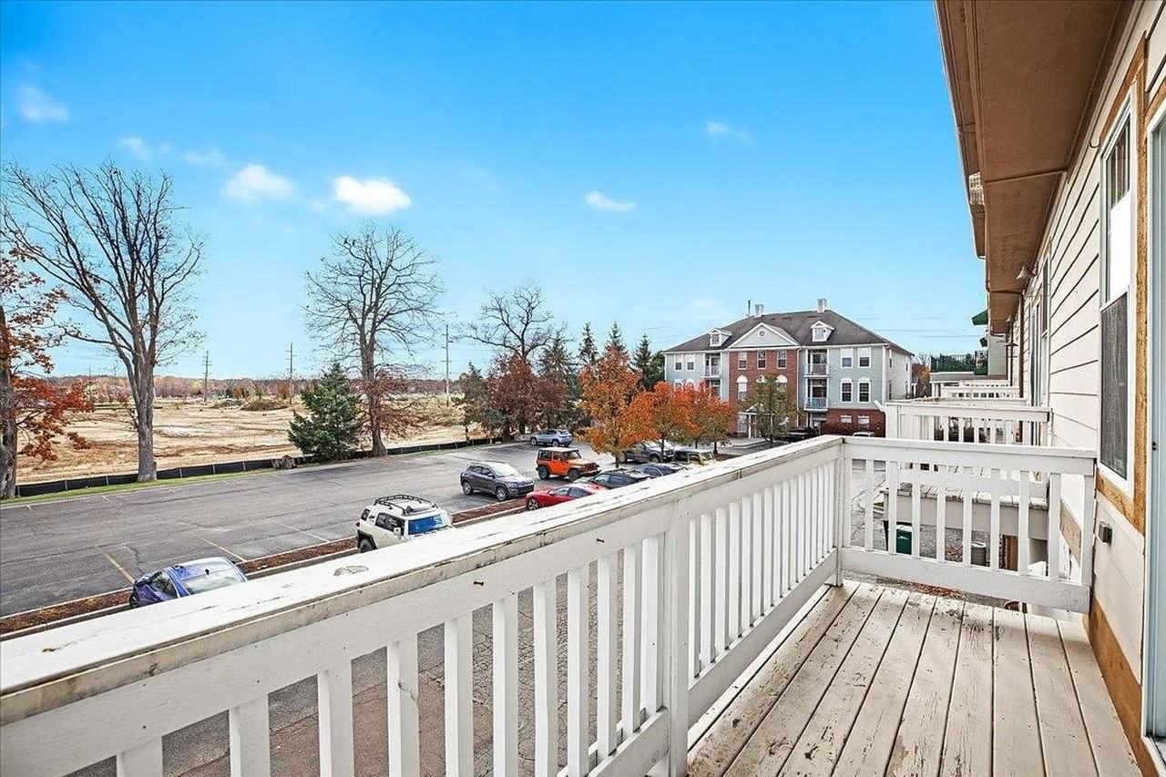 1615 Town Commons Dr - Photo 3 of 19