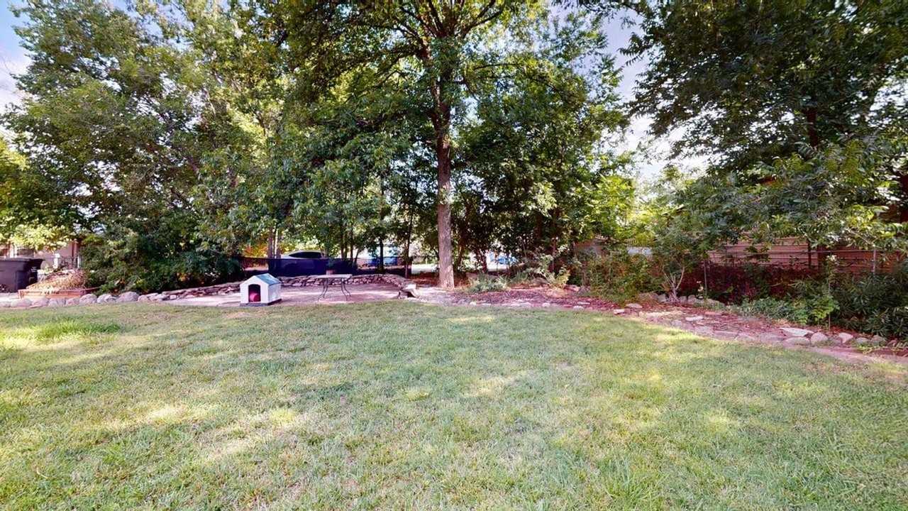 708 6th St - Photo 7 of 50