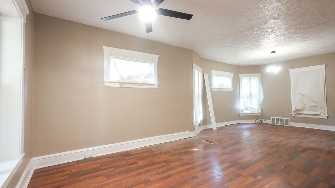 3643 W 39th St - Photo 4 of 20