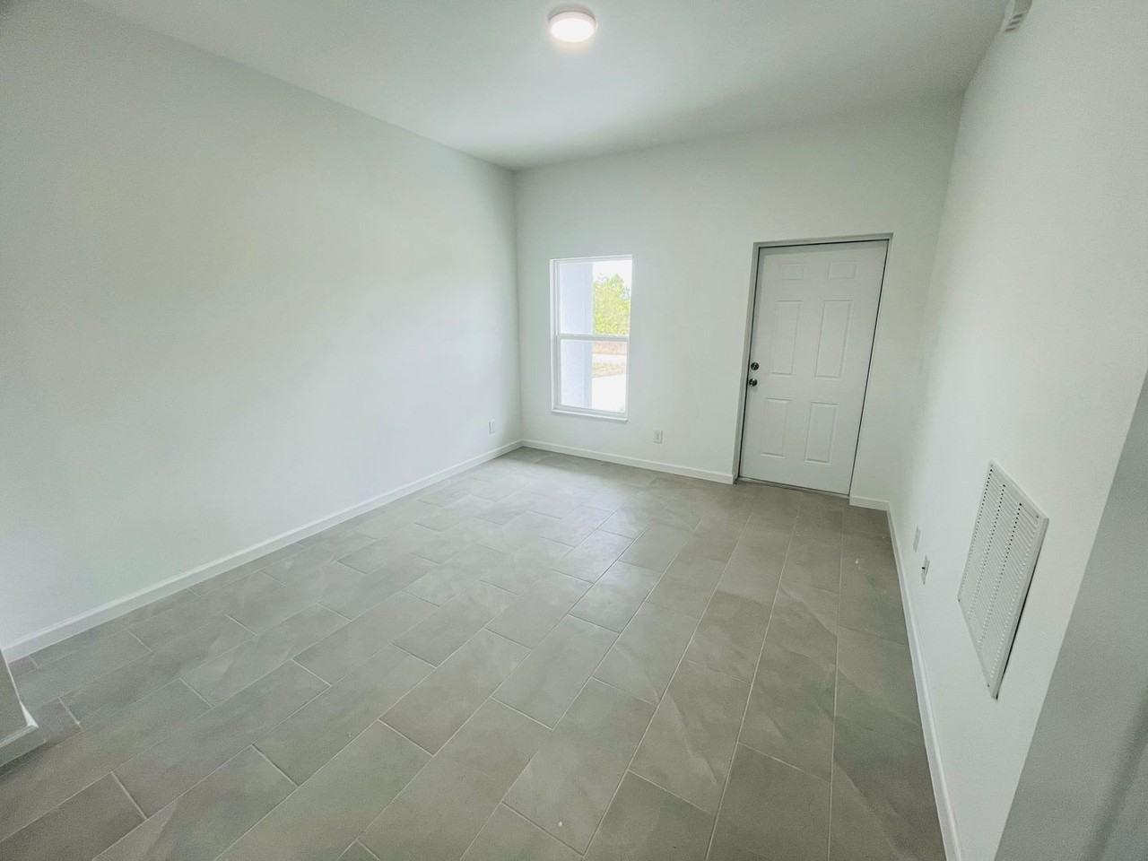 648 Wentworth Dr - Photo 3 of 10