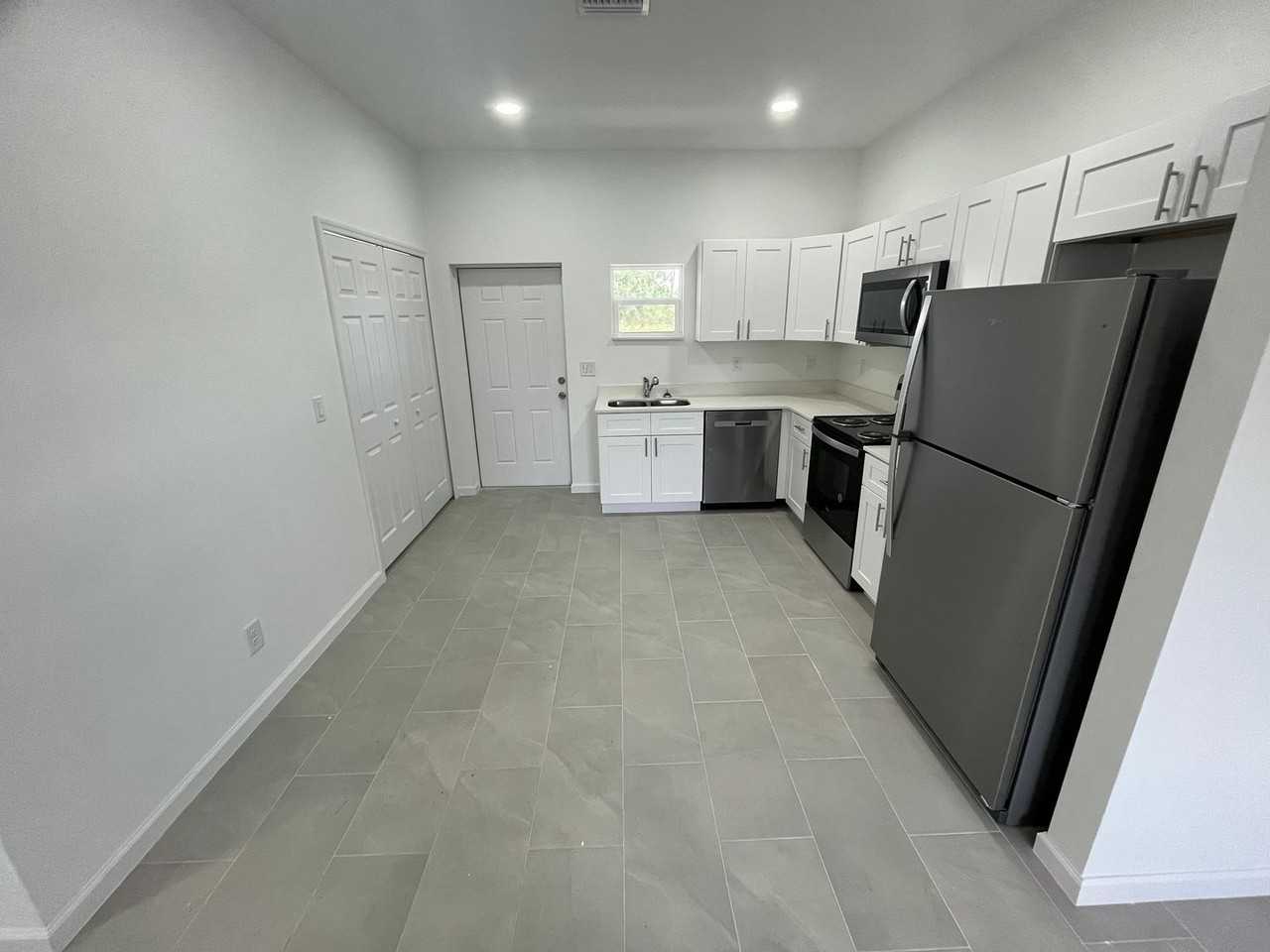648 Wentworth Dr - Photo 4 of 10