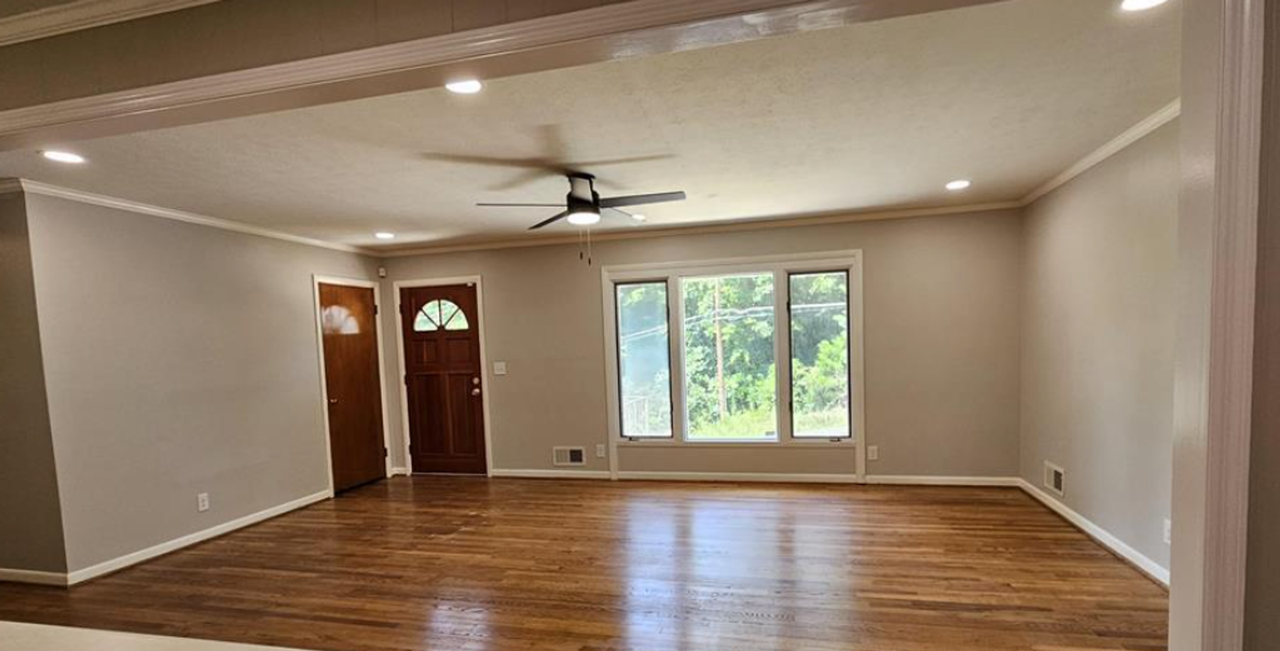 422 W 45th St - Photo 4 of 8