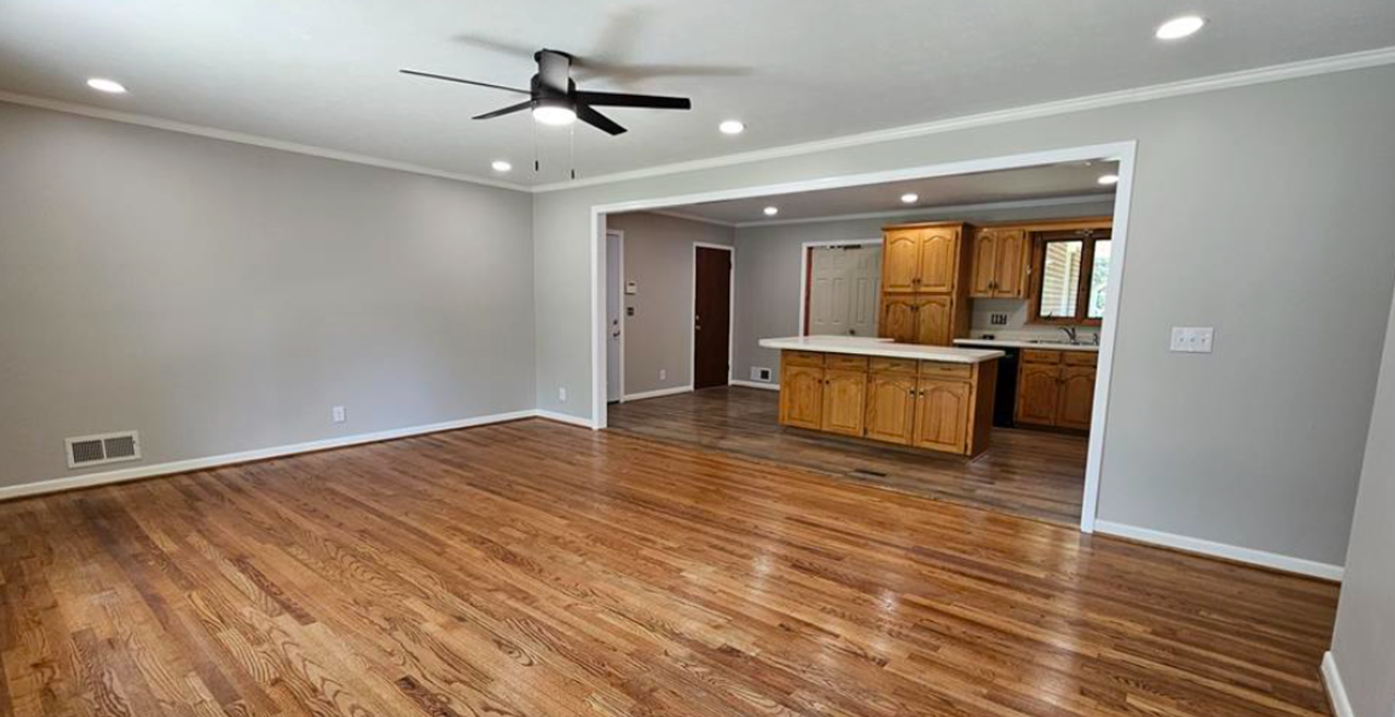 422 W 45th St - Photo 5 of 8