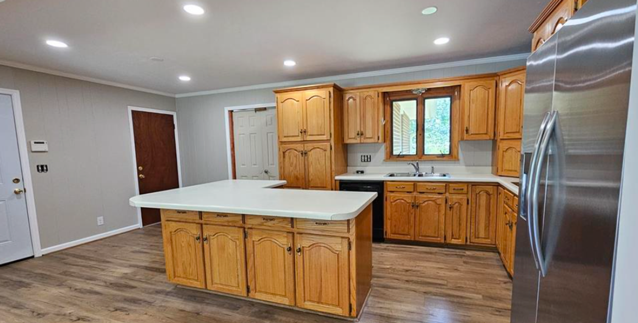 422 W 45th St - Photo 6 of 8