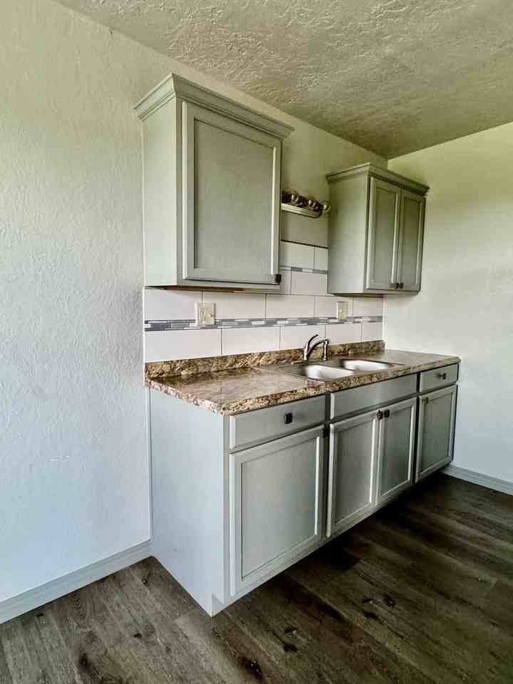 505 505 NW Oak-La Nova Vita-B1 #B1 - Photo 2 of 9