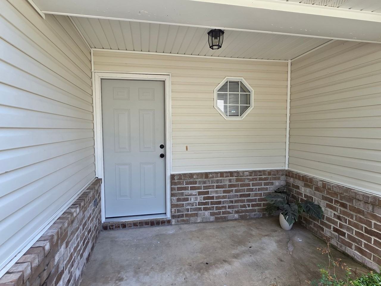 1118 Towne Park Dr - Photo 2 of 23
