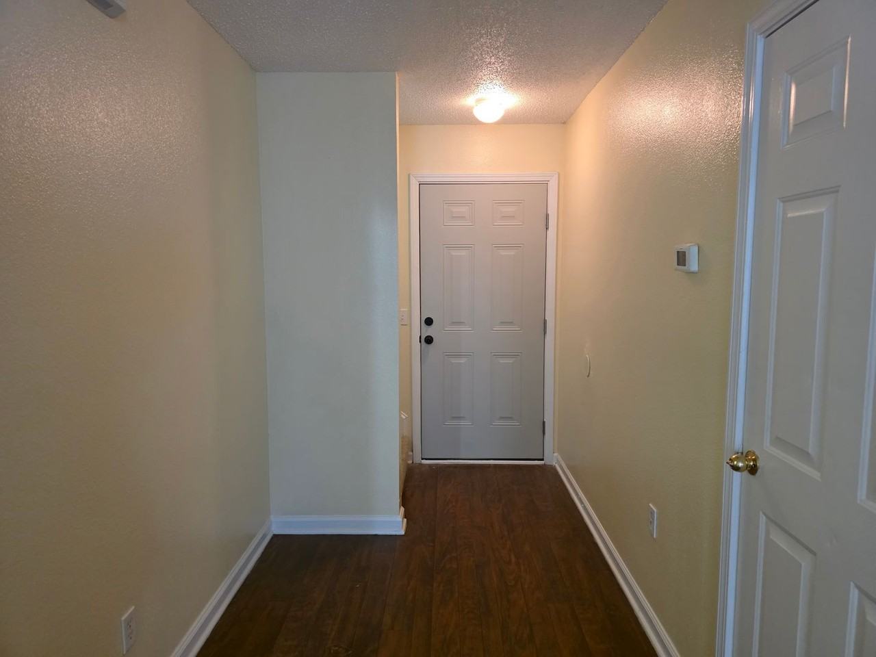 1118 Towne Park Dr - Photo 3 of 23