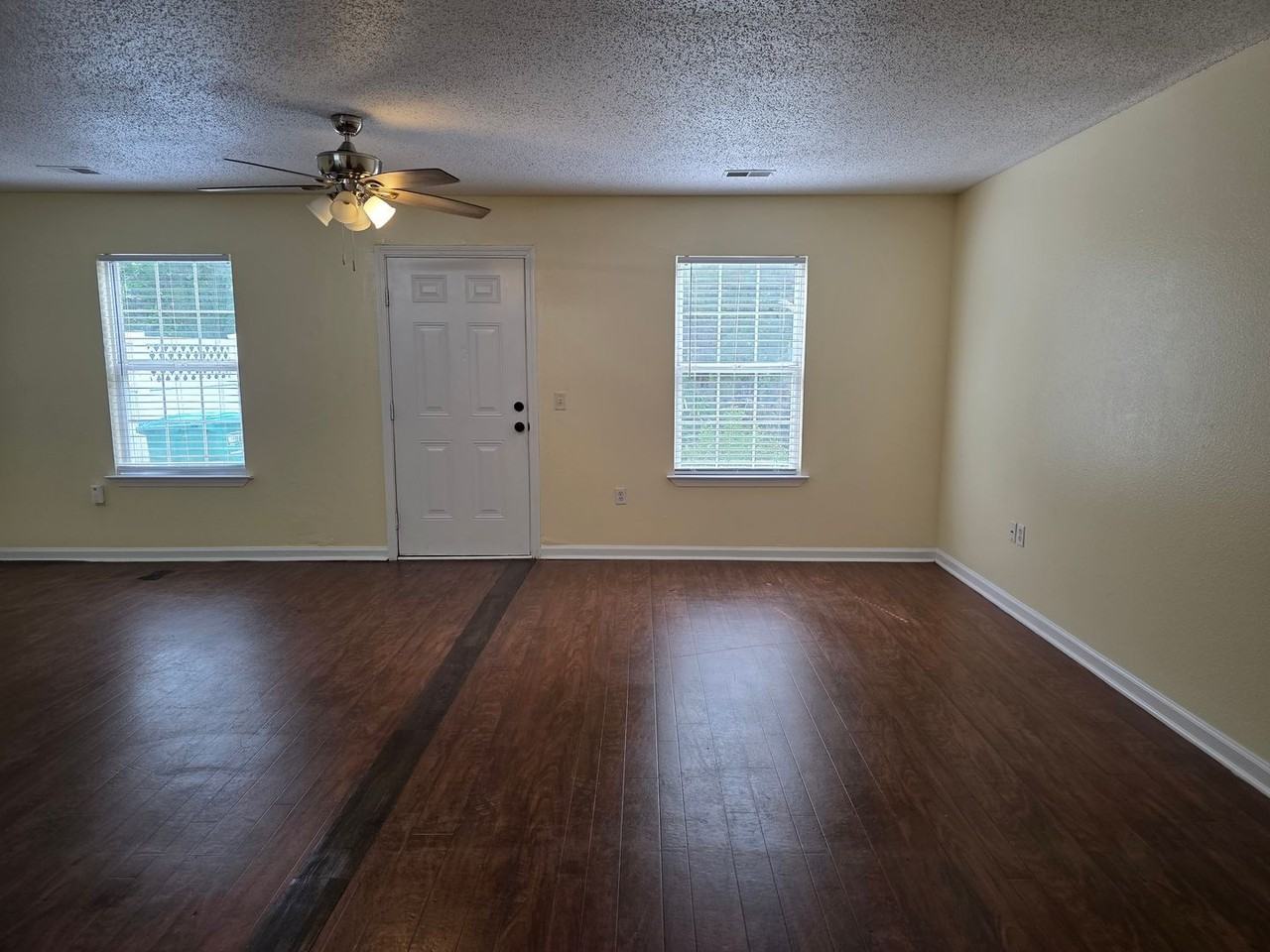 1118 Towne Park Dr - Photo 4 of 23