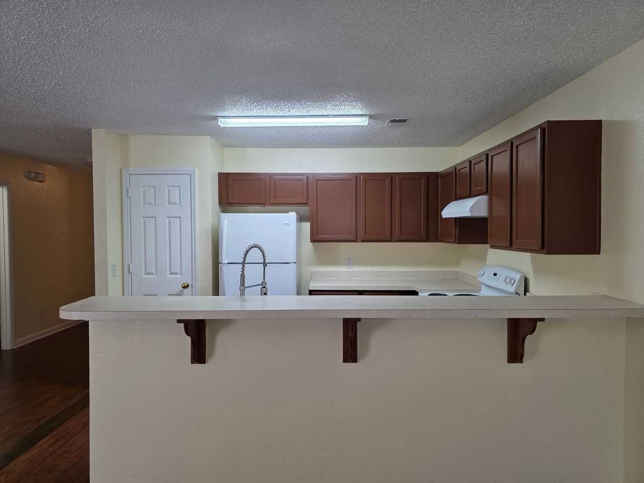1118 Towne Park Dr - Photo 7 of 23