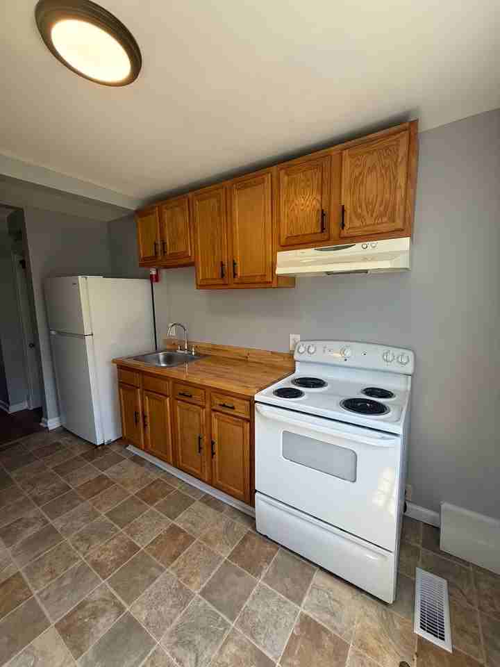 69 Carson Ave - Photo 3 of 7