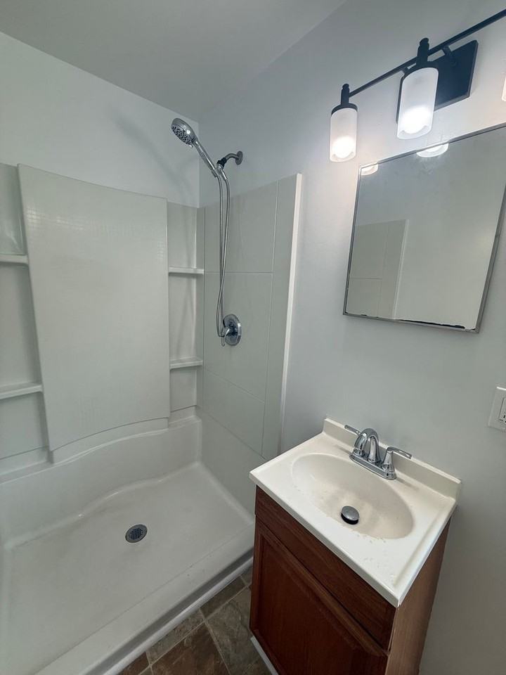 69 Carson Ave - Photo 5 of 7