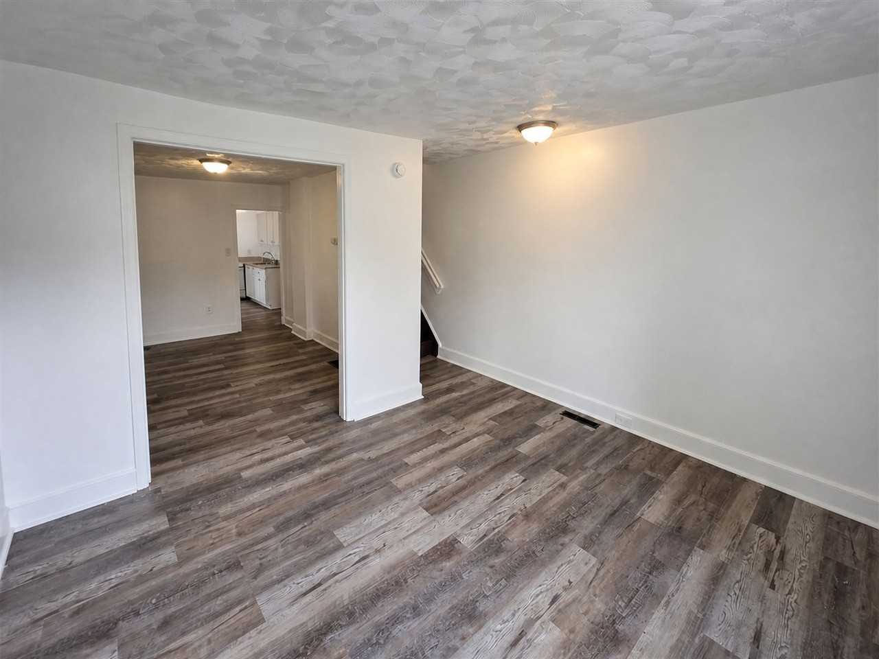 317 E 13th St - Photo 4 of 17