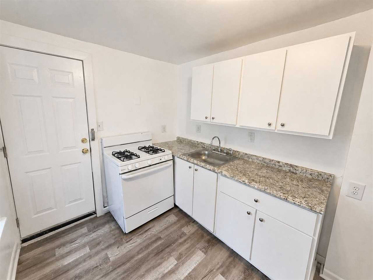 317 E 13th St - Photo 7 of 17