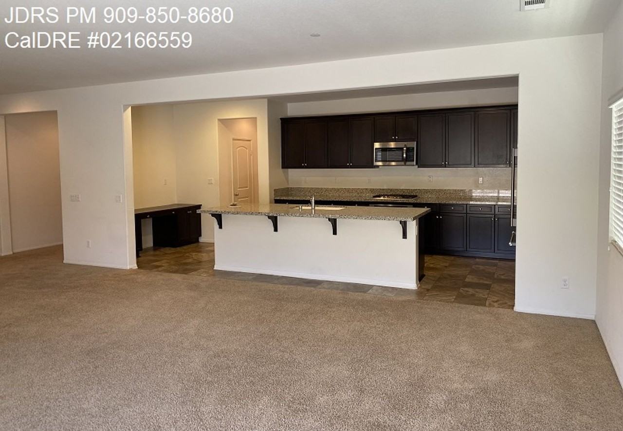 3253 Quarry Dr - Photo 2 of 14